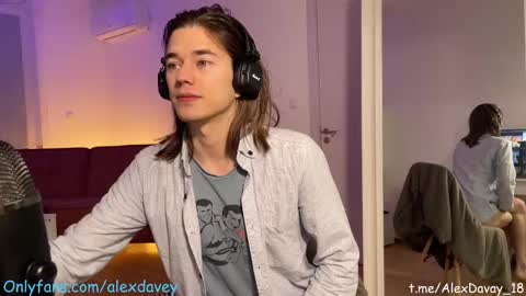 Snapshot of alexdavey chatting on March 6, 8:16 pm online show from March 6, 8:16 pm