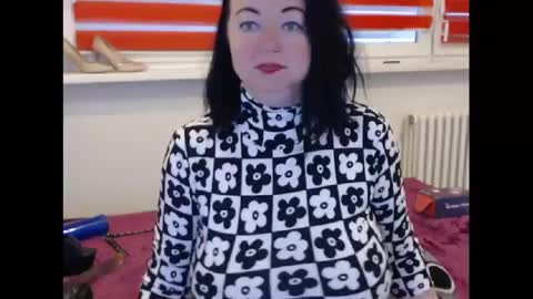 Snapshot of alexie33 chatting on February 11, 7:54 am alexie33 online show from February 11, 7:54 am