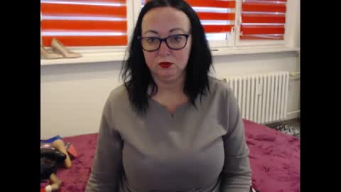 Snapshot of alexie33 chatting on February 18, 12:06 pm alexie33 online show from February 18, 12:06 pm