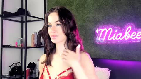 alexisbanx online show from December 23, 1:45 pm