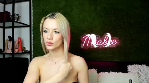 alexisbanx online show from May 11, 1:18 pm