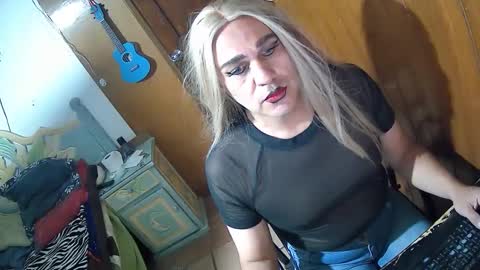 Snapshot of alexiss699 chatting on December 6, 10:33 am alexiss699 online show from December 6, 10:33 am