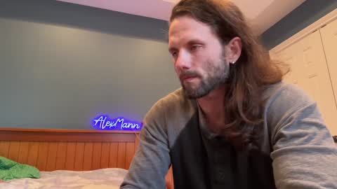 Snapshot of alexmanndickerson chatting on December 1, 4:32 pm Alex Mann online show from December 1, 4:32 pm