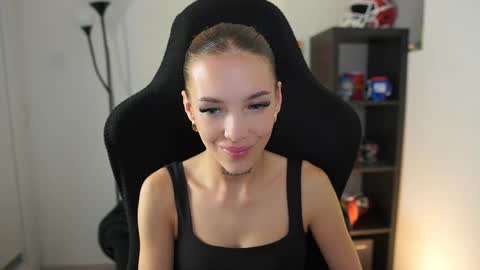 Snapshot of alexxisky chatting on September 22, 1:04 pm Alexi online show from September 22, 1:04 pm