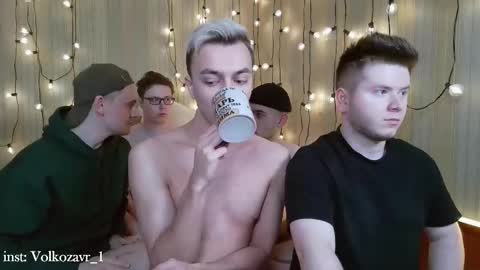 Snapshot of alexxx_d chatting on February 25, 6:55 pm AlexDimaIgor online show from February 25, 6:55 pm
