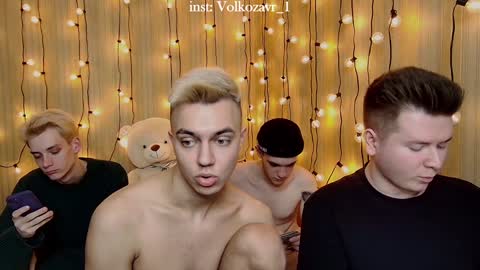 Snapshot of alexxx_d chatting on December 13, 5:54 pm AlexDimaIgor online show from December 13, 5:54 pm