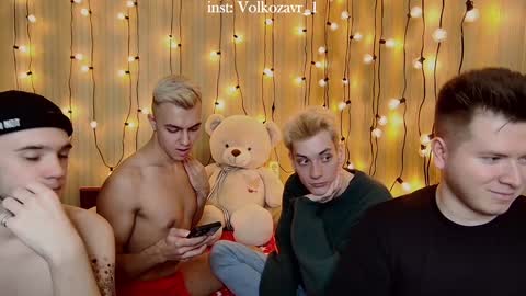 Snapshot of alexxx_d chatting on December 10, 5:55 pm AlexDimaIgor online show from December 10, 5:55 pm