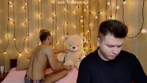 Snapshot of alexxx_d chatting on December 6, 2:22 pm AlexDimaIgor online show from December 6, 2:22 pm