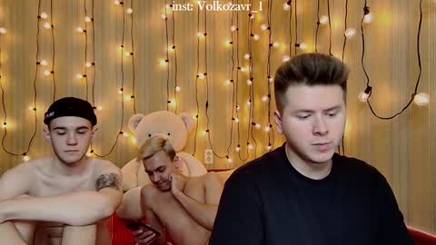 Snapshot of alexxx_d chatting on December 7, 8:00 pm AlexDimaIgor online show from December 7, 8:00 pm