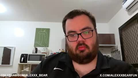 Snapshot of alexxxbear chatting on February 22, 4:29 am alexxxbear online show from February 22, 4:29 am