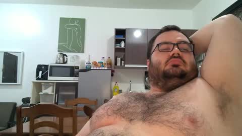 Snapshot of alexxxbear chatting on February 12, 12:37 am alexxxbear online show from February 12, 12:37 am