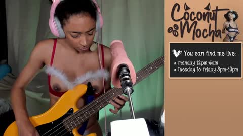 Snapshot of alexxxiswilson chatting on December 30, 9:29 pm Alexis Wilson online show from December 30, 9:29 pm