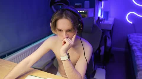 Alexycutie online show from April 26, 2:04 pm