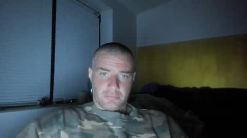 alfiesolomons87 online show from May 4, 7:31 pm