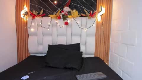 ali_dl online show from December 4, 9:36 pm