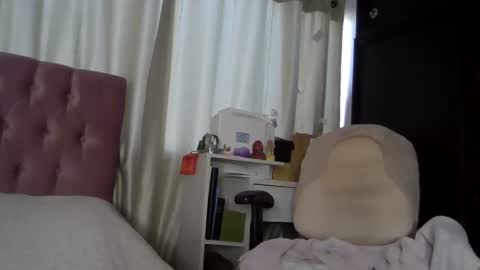 Snapshot of alia054 chatting on December 5, 12:50 pm Alia online show from December 5, 12:50 pm