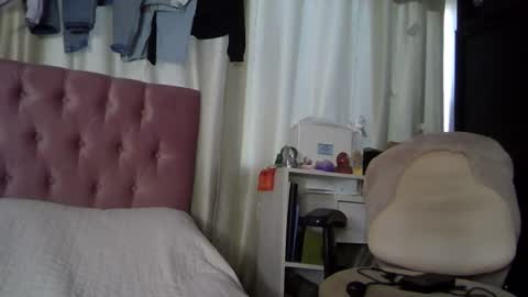 Snapshot of alia054 chatting on December 3, 12:44 pm Alia online show from December 3, 12:44 pm