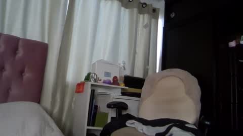 Snapshot of alia054 chatting on December 2, 12:35 pm Alia online show from December 2, 12:35 pm