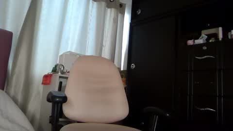 Snapshot of alia054 chatting on December 9, 4:05 pm Alia online show from December 9, 4:05 pm