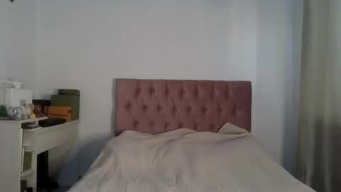 Snapshot of alia054 chatting on January 21, 1:00 pm Alia online show from January 21, 1:00 pm