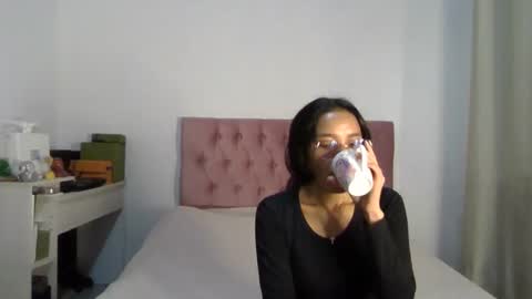 Snapshot of alia054 chatting on February 7, 3:41 pm Alia online show from February 7, 3:41 pm