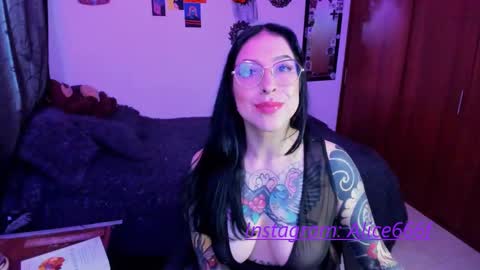 Snapshot of alice666f chatting on February 13, 6:26 pm ALiCE ROSE online show from February 13, 6:26 pm