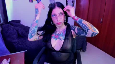 Snapshot of alice666f chatting on February 20, 8:03 pm ALiCE ROSE online show from February 20, 8:03 pm