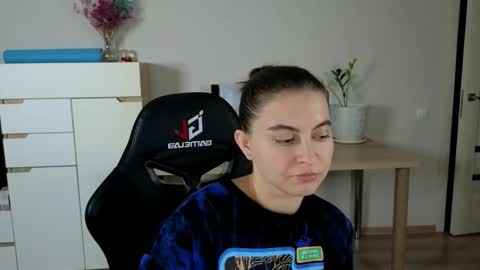 Alice online show from October 16, 9:02 pm