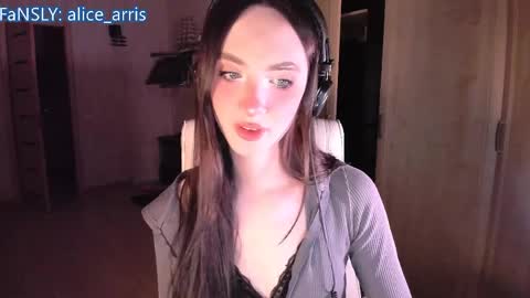 Alice Aris online show from April 8, 6:33 pm
