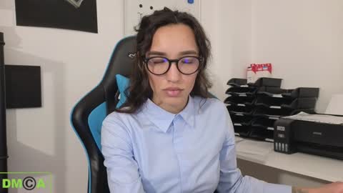 A R Y A  T I A online show from January 7, 3:33 pm