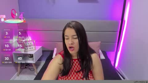 alice_brookss_ online show from December 16, 1:17 pm