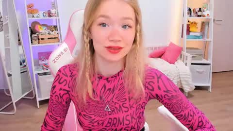 Snapshot of alice_forfun chatting on March 2, 3:45 am Alichery online show from March 2, 3:45 am