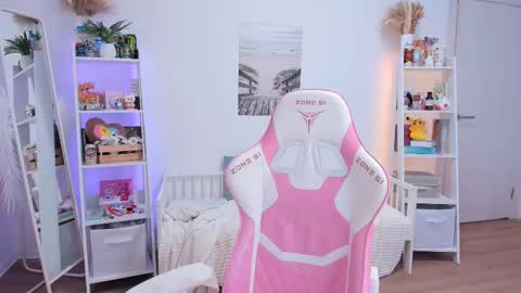 Snapshot of alice_forfun chatting on March 7, 9:51 am Alichery online show from March 7, 9:51 am