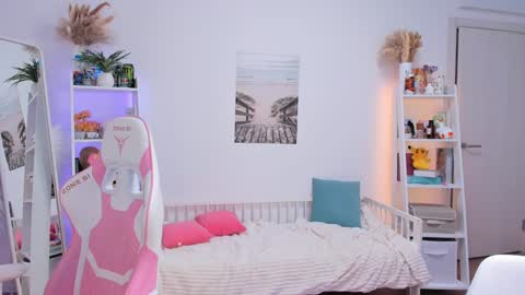 Snapshot of alice_forfun chatting on February 8, 9:46 am Alichery online show from February 8, 9:46 am