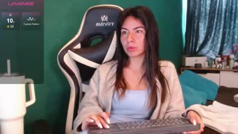 Alice online show from April 17, 5:04 pm