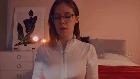 Snapshot of alice_miiiller chatting on September 18, 6:50 am Alice online show from September 18, 6:50 am