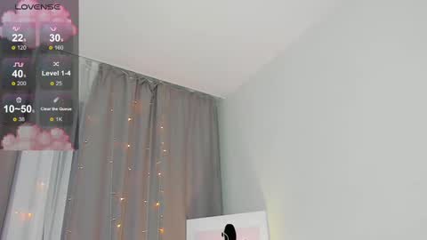 Snapshot of alice_miiiller chatting on March 12, 4:46 pm Alice online show from March 12, 4:46 pm