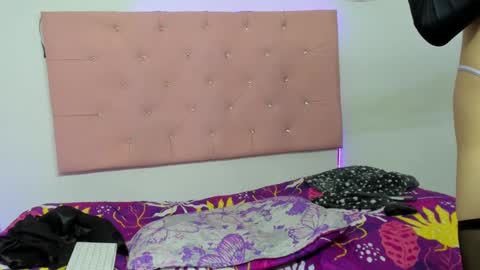 Snapshot of alice_oceans chatting on December 5, 7:32 am Alice Oceans. online show from December 5, 7:32 am