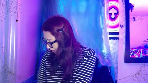Snapshot of alice_phantom chatting on October 7, 2:57 pm online show from October 7, 2:57 pm
