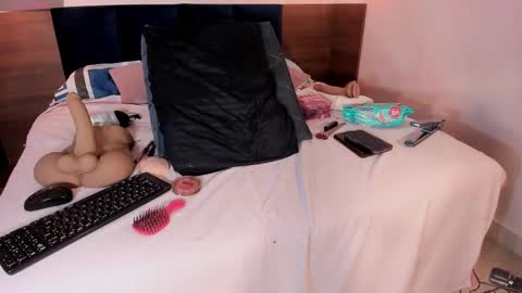 Snapshot of alice_simpson1 chatting on January 15, 11:53 am alice_simpson1 online show from January 15, 11:53 am