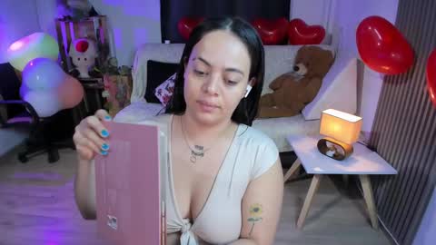 Snapshot of alice_star7 chatting on February 18, 12:39 pm Alice online show from February 18, 12:39 pm