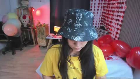 Snapshot of alice_star7 chatting on February 15, 12:01 pm Alice online show from February 15, 12:01 pm