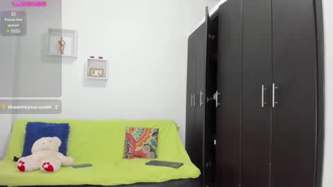 Snapshot of alice_williiams chatting on March 3, 7:17 pm alice williiams online show from March 3, 7:17 pm