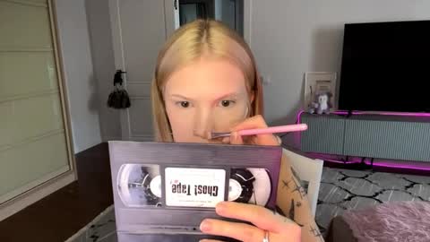 alicedusk online show from April 21, 10:00 am