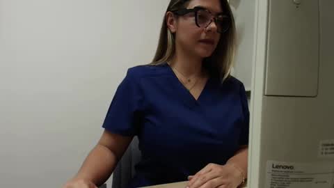 alicee16 online show from November 14, 10:44 pm