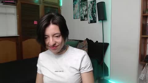 Snapshot of alicee_logan_ chatting on September 10, 2:01 am alicee_logan_ online show from September 10, 2:01 am