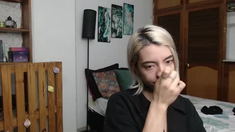 alicee_logan_ online show from April 4, 1:34 am