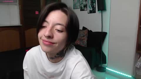 Snapshot of alicee_logan_ chatting on September 9, 2:00 am alicee_logan_ online show from September 9, 2:00 am