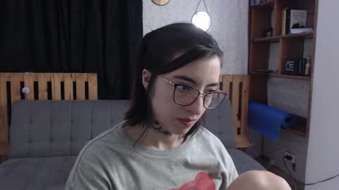 Snapshot of alicee_logan_ chatting on February 6, 1:49 am alicee_logan_ online show from February 6, 1:49 am
