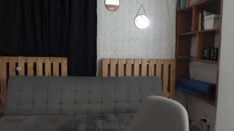 Snapshot of alicee_logan_ chatting on February 15, 5:19 am alicee_logan_ online show from February 15, 5:19 am